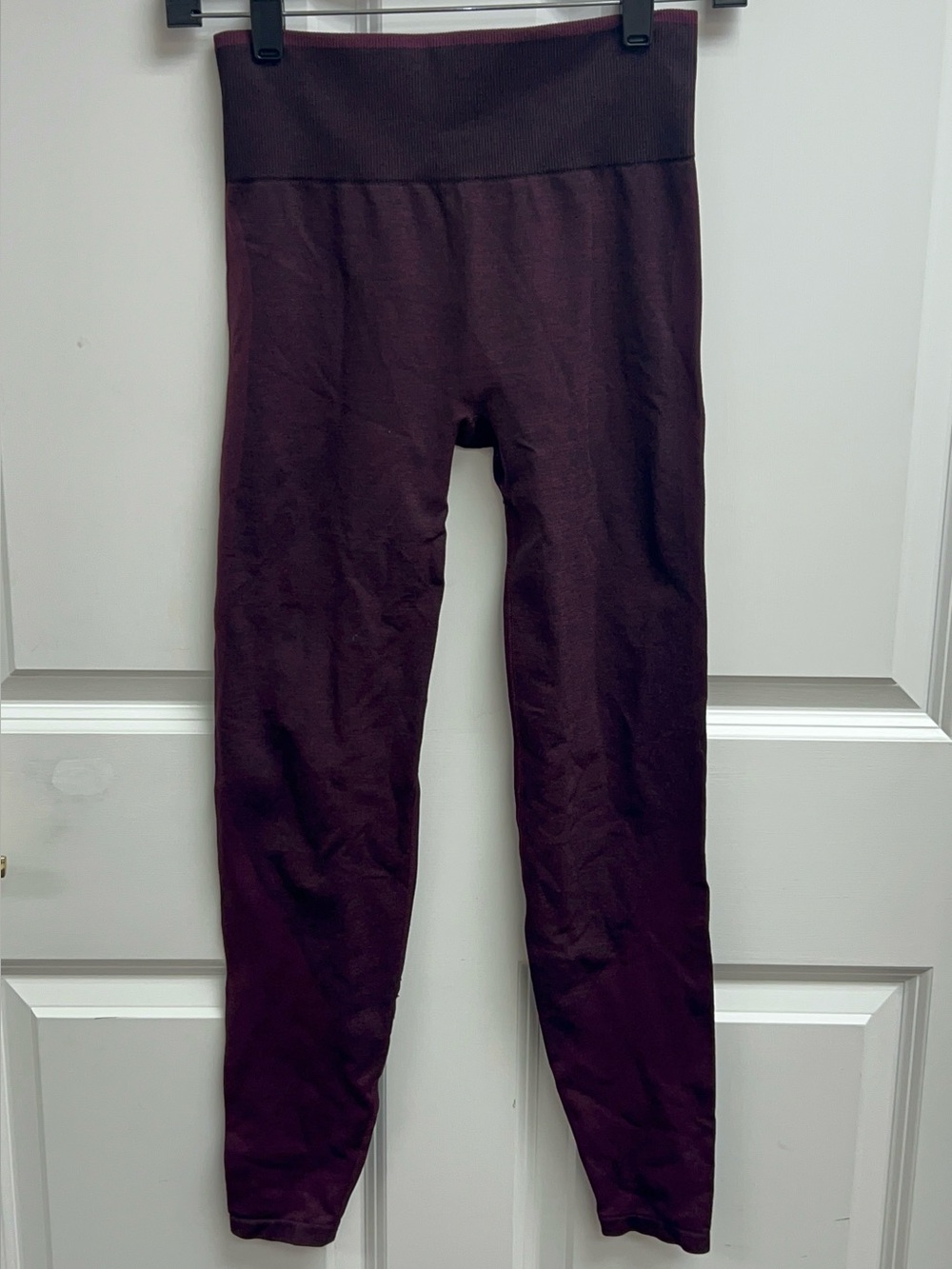 PINK Victoria's Secret Deep Burgundy Seamless Leggings Size Small